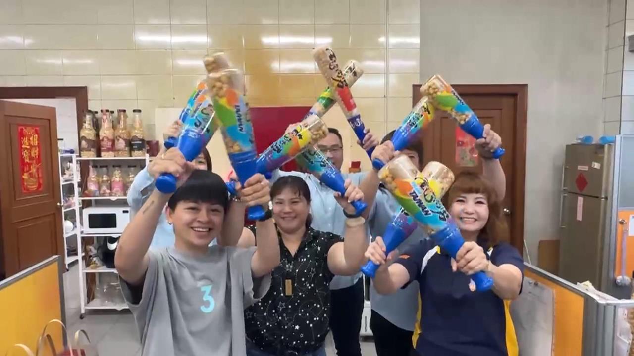 應援台灣隊! 屏東業者開發"爆米花啦啦棒"邊吃邊幫加油