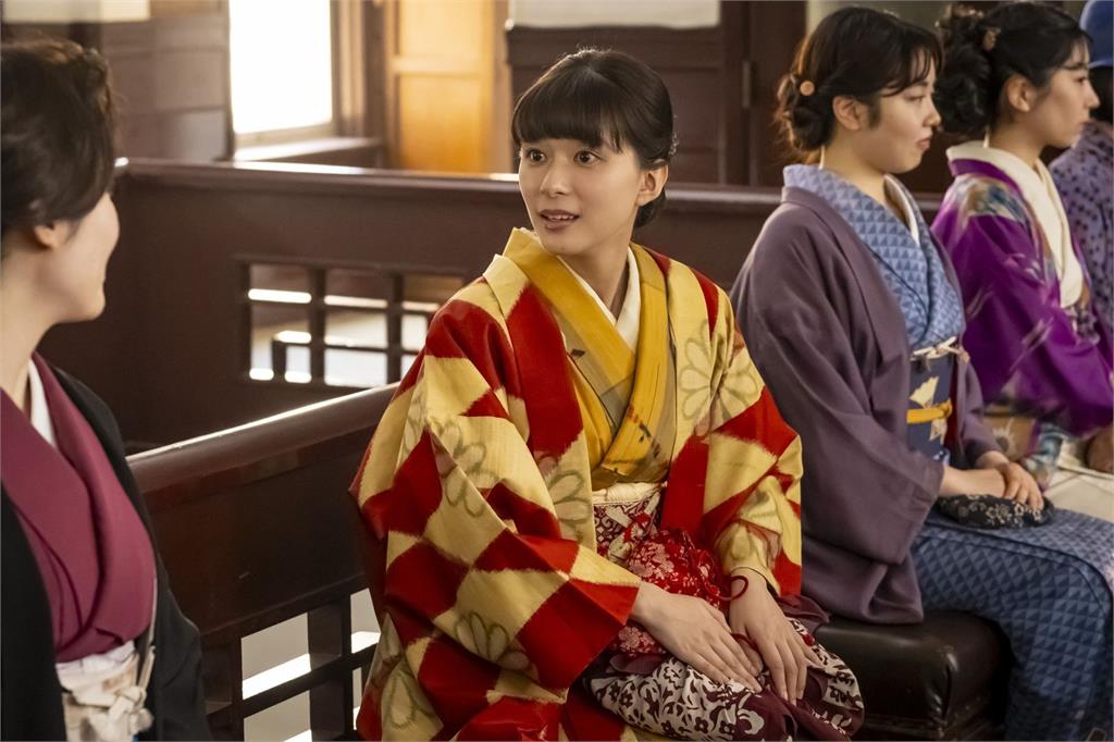 挑戰昭和時期純真角色　芳根京子飾演新婚人妻連指尖都有戲