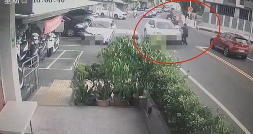 不滿男友另結新歡　莽女撂3友人派出所攔車堵人衝撞員警