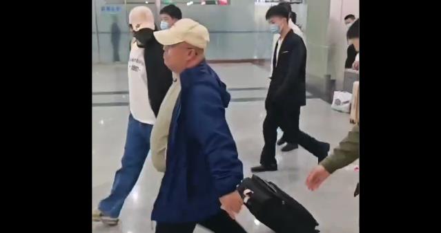 快新聞／亞亞回中國懷抱！　網曝「她被帶走」接機直播全消失、動向不明