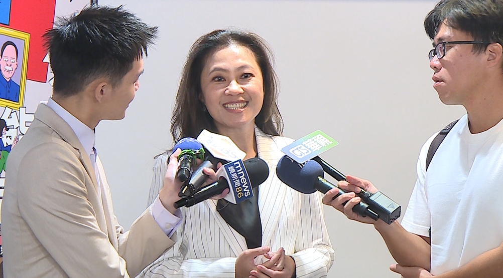(有影)出版「政治諷刺漫畫」拚復出？　Kolas：對政治沒掛念