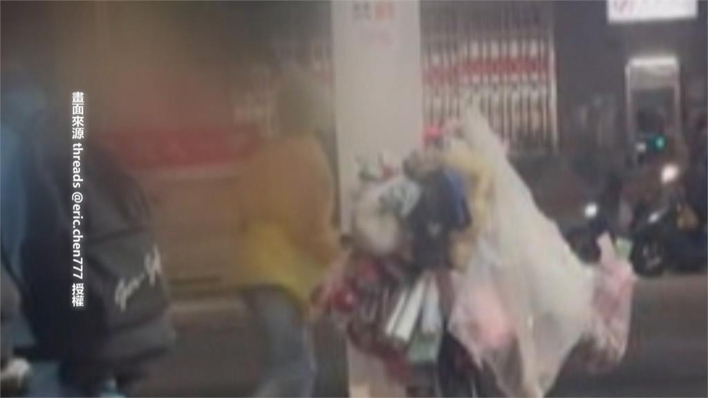 新北三蘆腳踏車阿婆再度現蹤！　兜售「過期食品」紅豆餅1顆100元