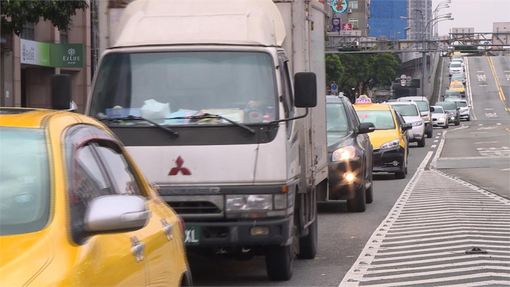 營業用車繳交牌照稅更方便！財政部開放行動支付、超商代繳