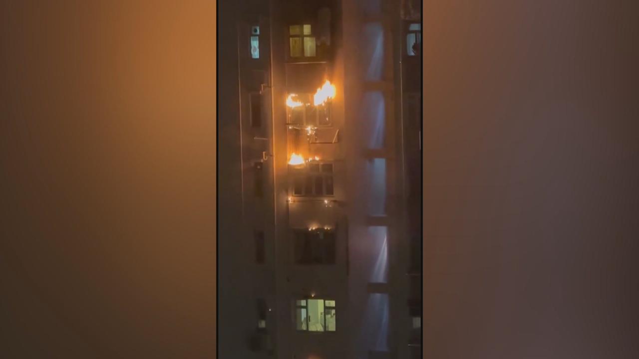 又傳惡夜火警!香港荃灣北京樓起火 上百住戶緊急疏散
