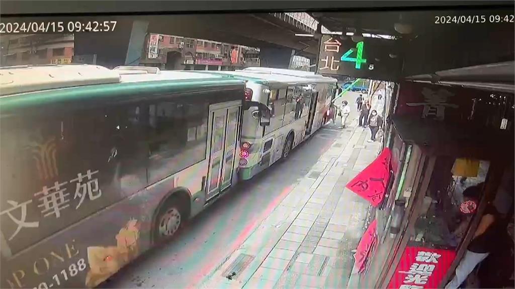 公車撞公車！疑煞車失靈釀禍　司機、乘客等4人受傷