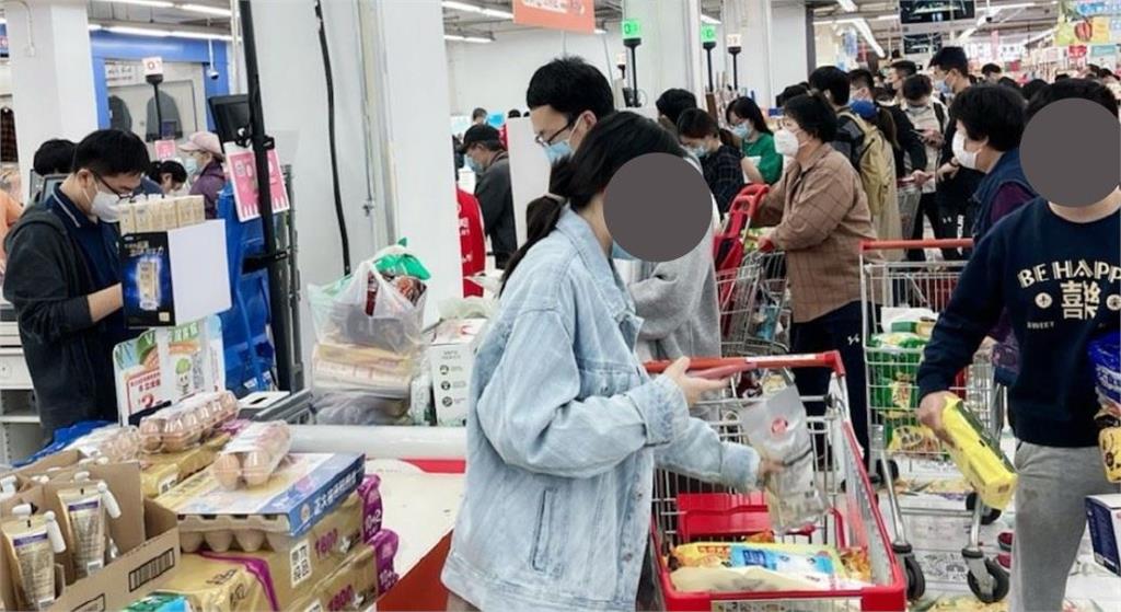 快新聞／上海封控為前車之鑑　北京民眾開始「在超市瘋搶物資」