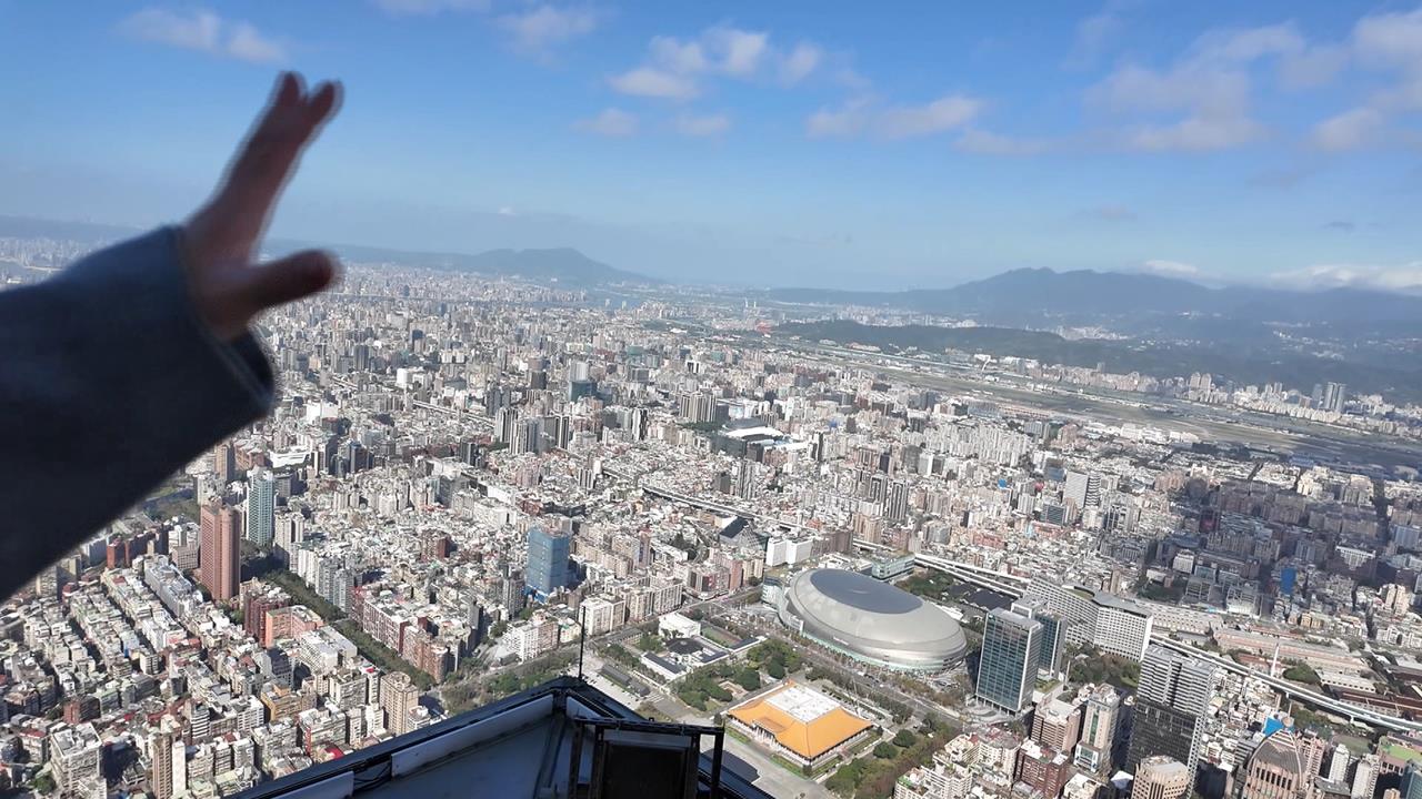 揭開台北101神秘面紗 賈永婕親登460米高帶看Skyline