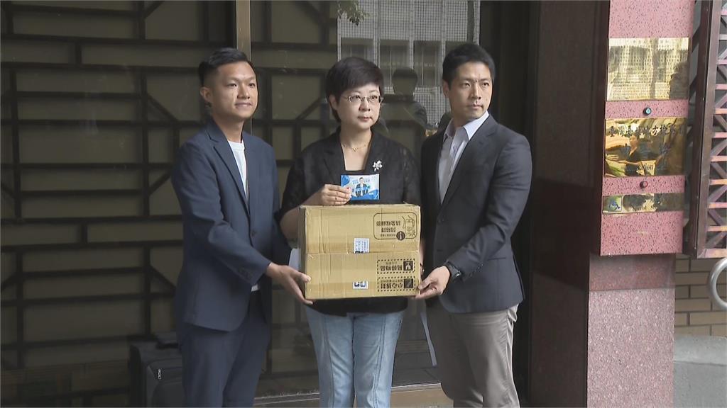快新聞/中資介選疑雲!罷團赴北檢告發鄭正鈐 林志潔再提交「這箱」新事證