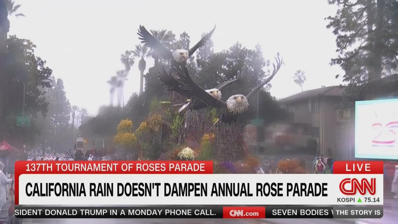 美加州「玫瑰花車遊行」登場　雨中舉行民眾熱情不減