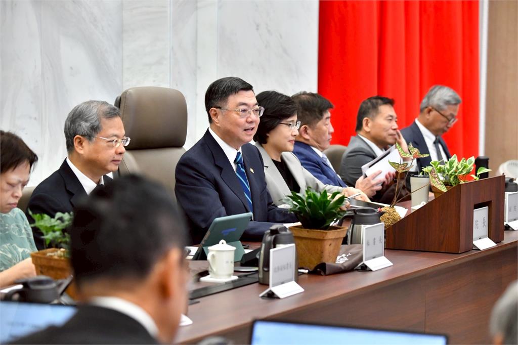 快新聞／從善如流！不排富普發1萬全民共享　綠委齊籲朝野共同支持