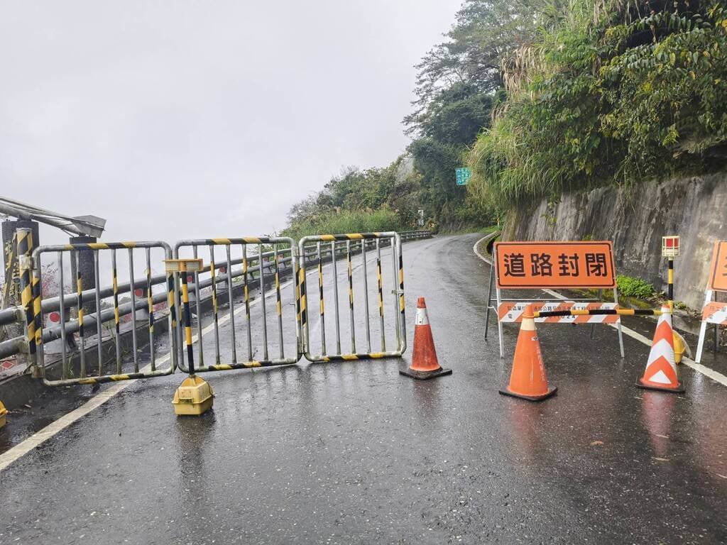 南橫向陽至利稻預警性封路　邊坡持續落石及濃霧