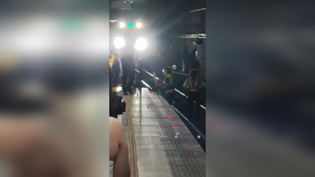快新聞／出事了！板橋火車站驚傳民眾「騎機車」進入臥軌　致北上列車延誤
