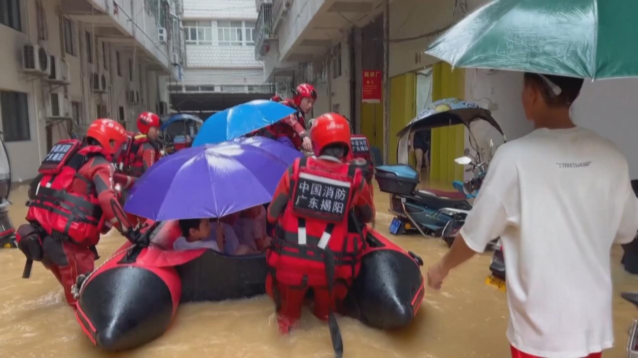 端午前廣東、廣西下大雨　警消出動橡皮艇助群眾脫困