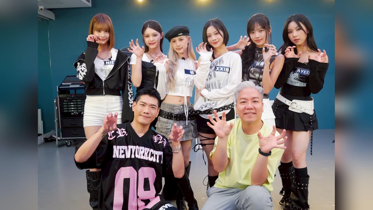 「幻藍小熊」采甄〈BADASS〉耍性感蹲下自稱「老了」!團長XXIN徒手抓蟑螂