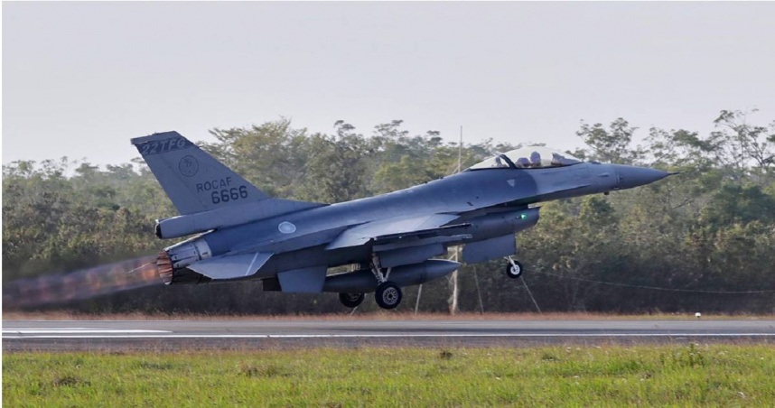 首批2架F-16V卡在夏威夷逾2週　台灣苦等不到交機「原因不明」
