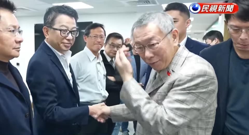 柯文哲私訊「想辦性感女陣頭」遭抖出！又被爆要求下屬「急刪這個」內幕曝光