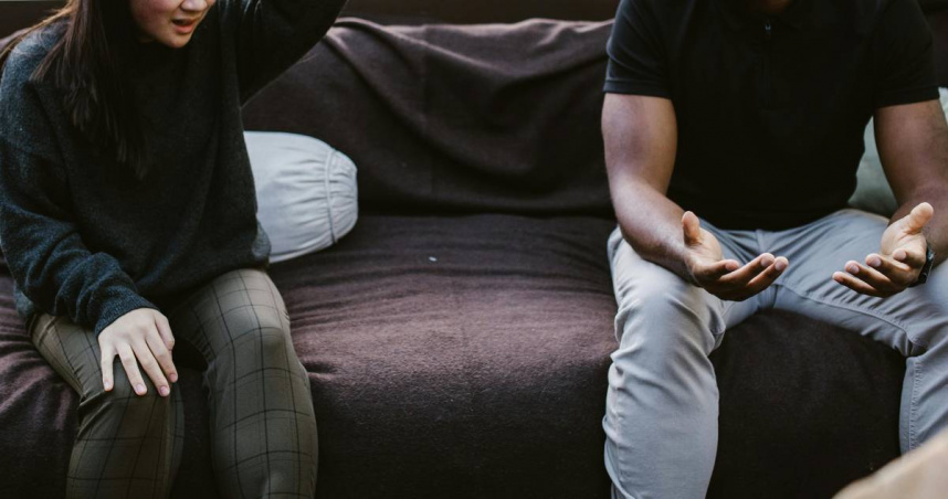 交往7年遲不結婚！「父親剛過世」男友突提婚事　她一問原因氣炸分手