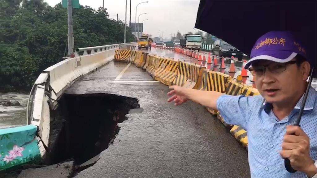滾滾溪水沖刷護岸 屏東九如橋路基塌陷