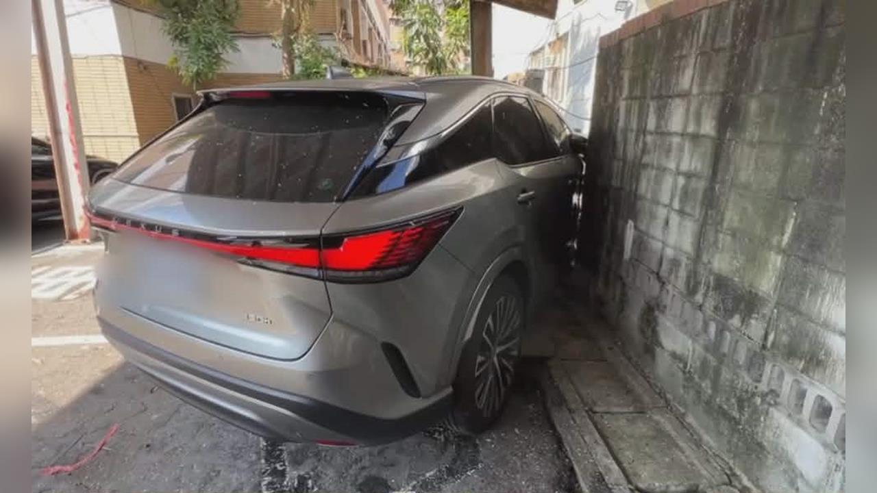 快新聞／藍營台中黨部旁出事了！休旅車爆衝撞黨部停車場　都發局員工受傷