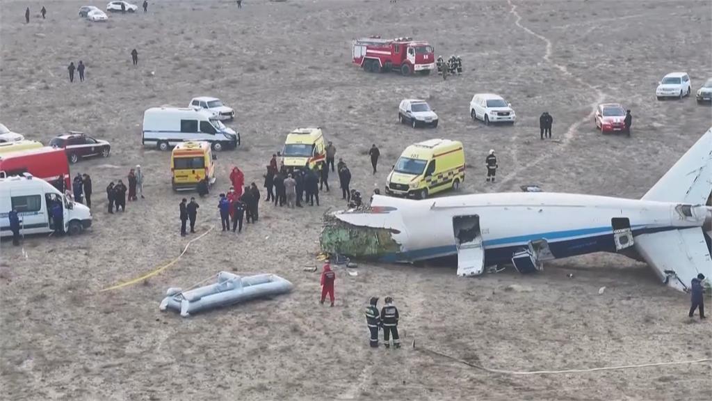 亞塞拜然航空墜機38死29生還　遭俄飛彈擊落？　失事原因眾說紛紜