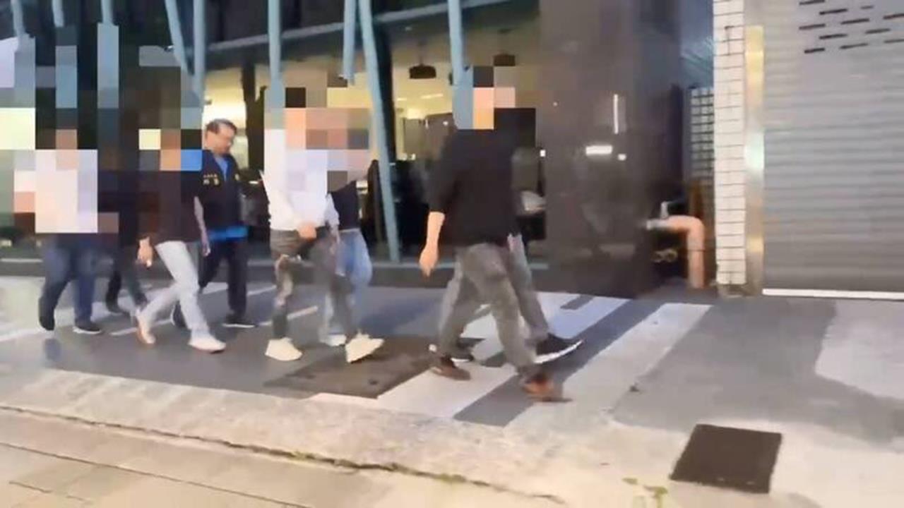 快新聞／竹聯幫成員撂10多黑衣人砸店辯「停車糾紛」　警方懷疑動機是搶禮儀生意