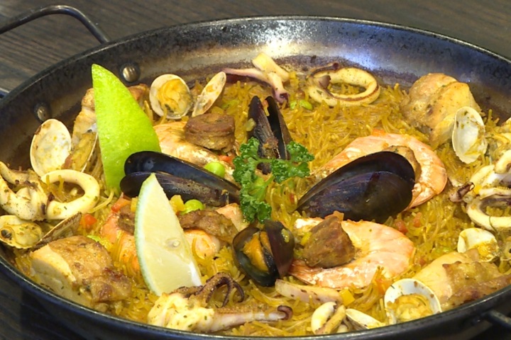 濃濃海味！西班牙海鮮「短麵」口感清脆