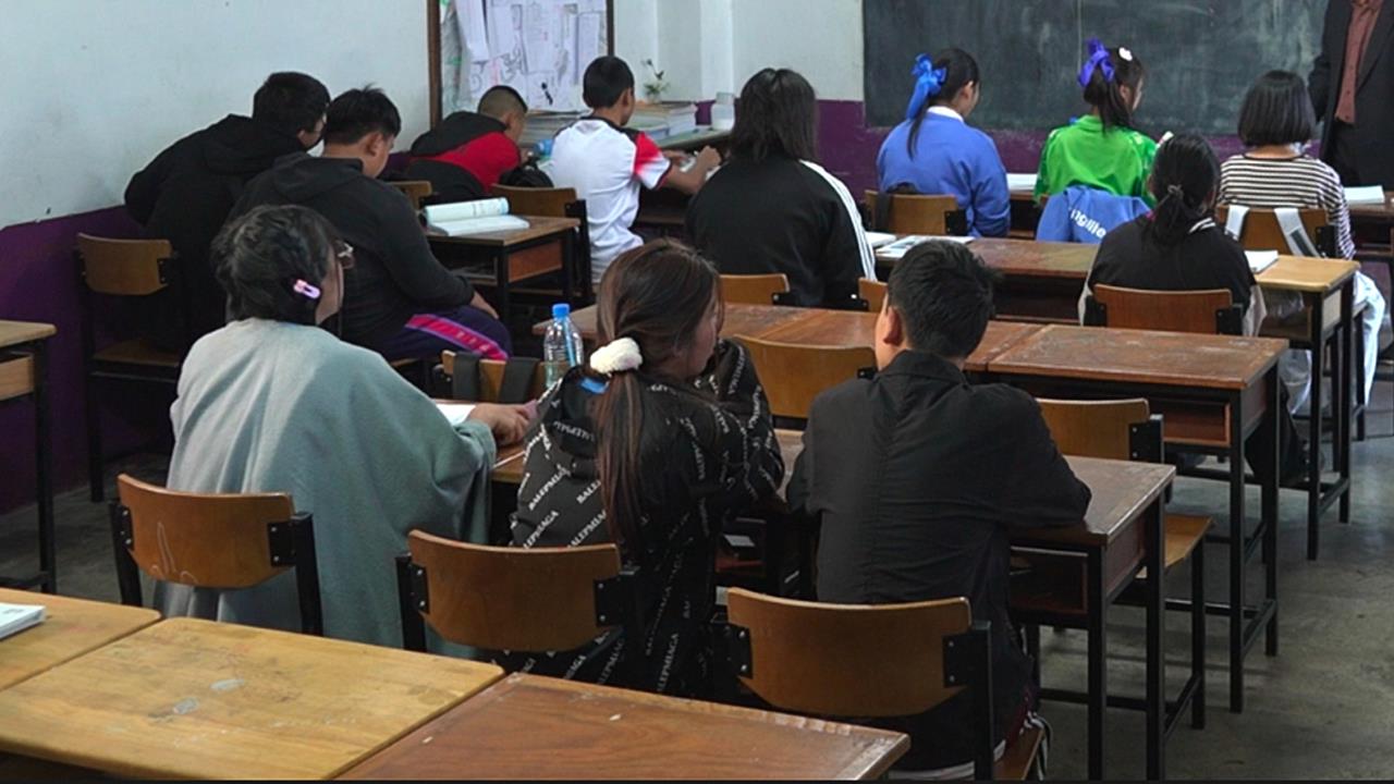 男學生「拍肩安慰女同學」反被告？律師揭騷擾成立「2關鍵」：不會單頻感覺決定