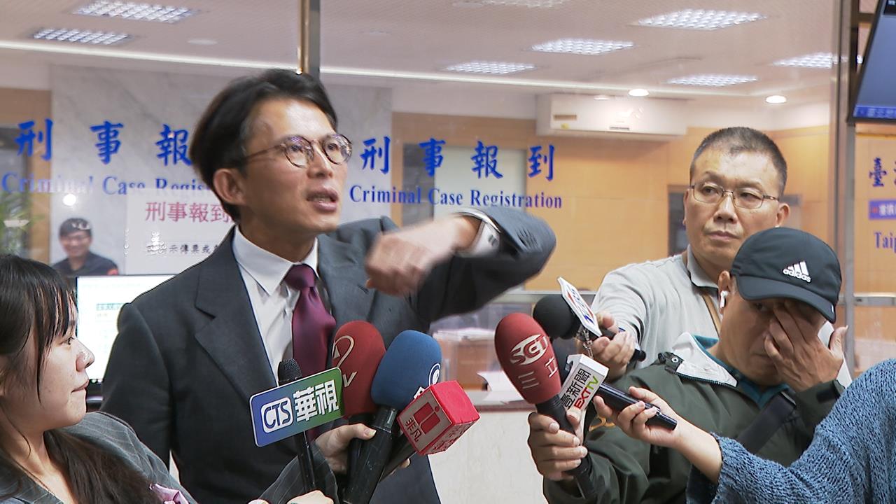 走讀涉勒警！黃國昌赴北檢說明稱「搭肩」　簡舒培：睜眼說瞎話