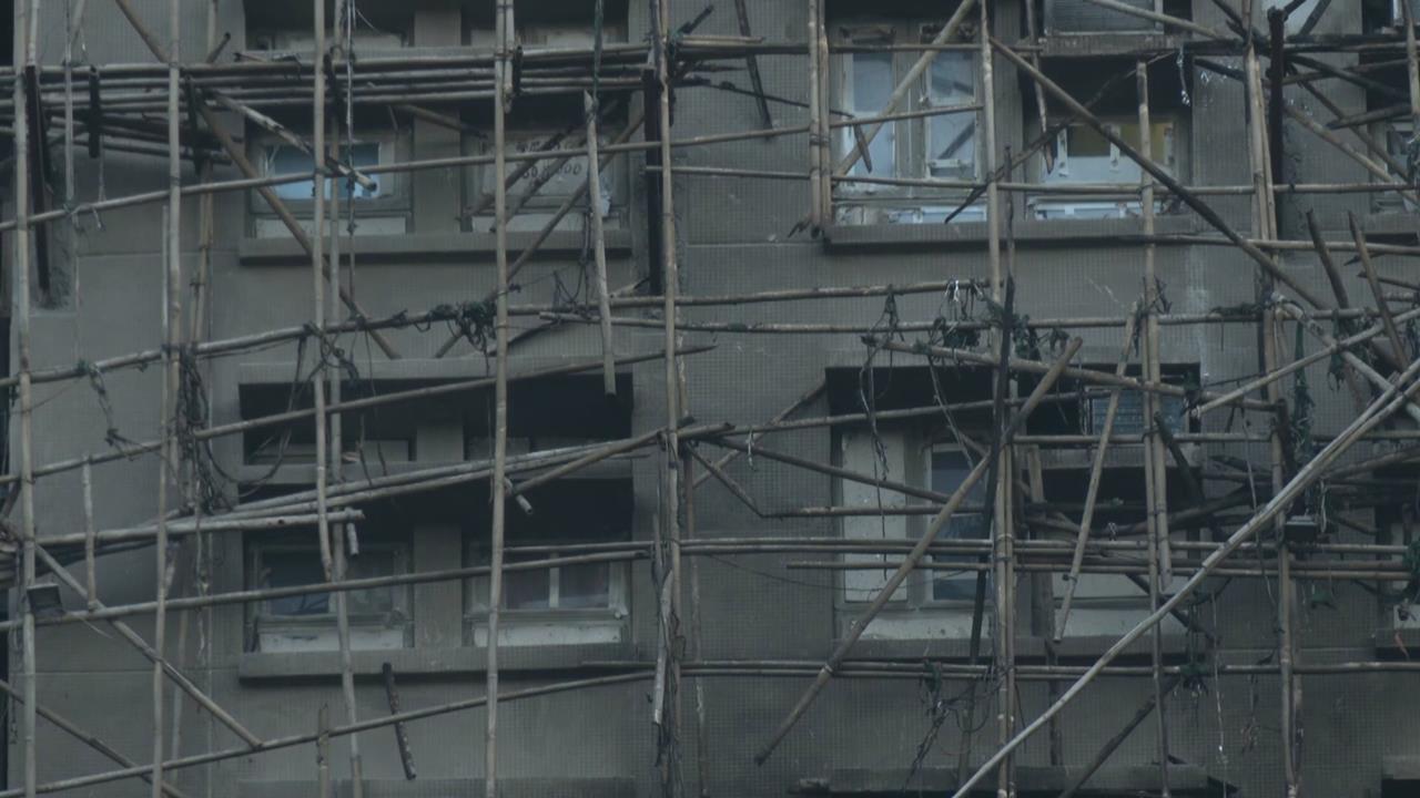 宏福苑大火增至128死　消防進入已撲滅樓層逐戶搜索失聯者