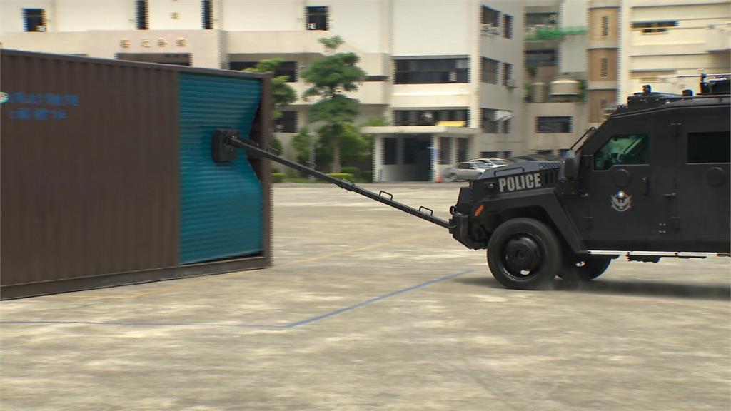 首度亮相！電影《神鬼認證》反恐裝甲車 在台灣重磅登場