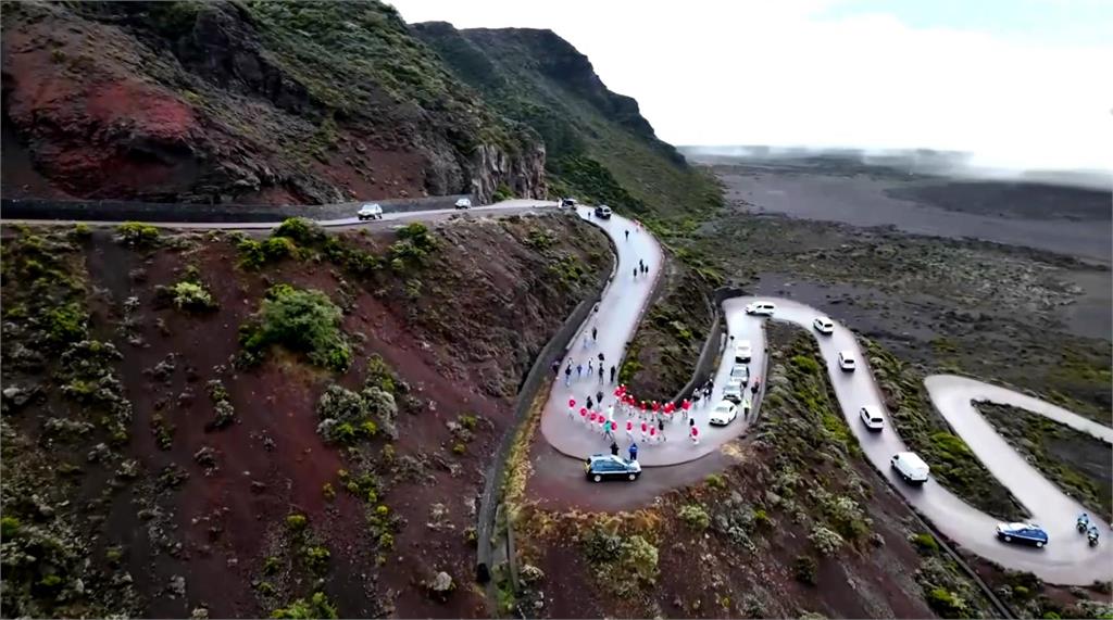 巴黎奧運聖火傳遞 抵達法國海外火山島留尼旺島