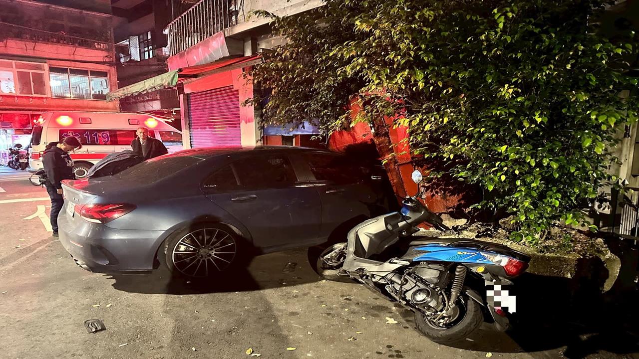 毒駕衝進自助餐店廚房! 駕駛稱「開到睡著」車上搜出毒