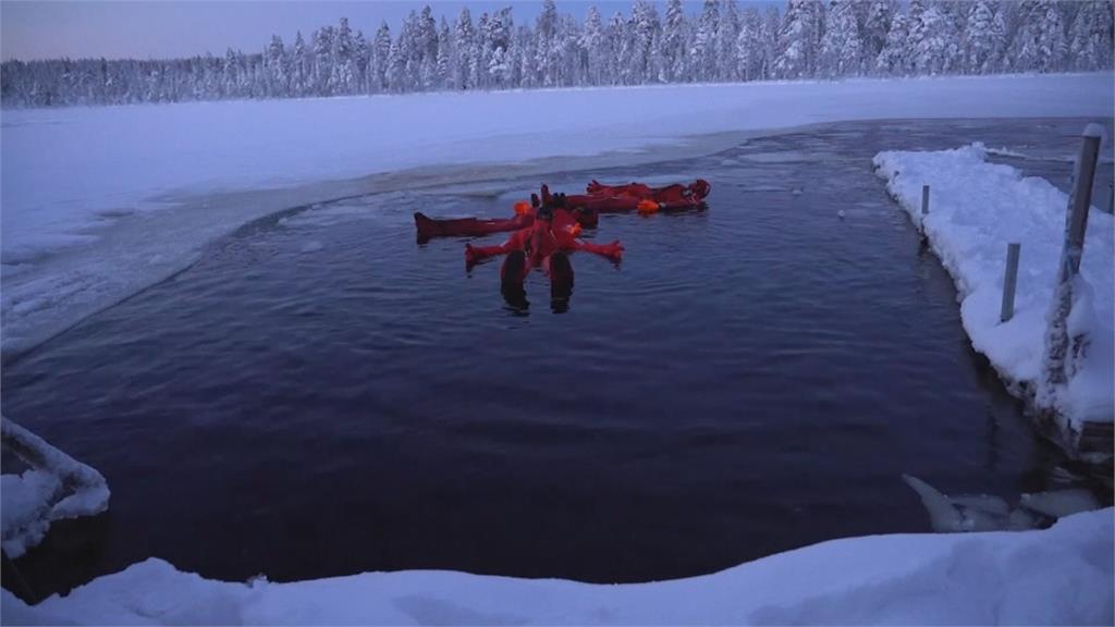 就像置身太空　芬蘭新運動旅遊「冰湖漂浮」夯