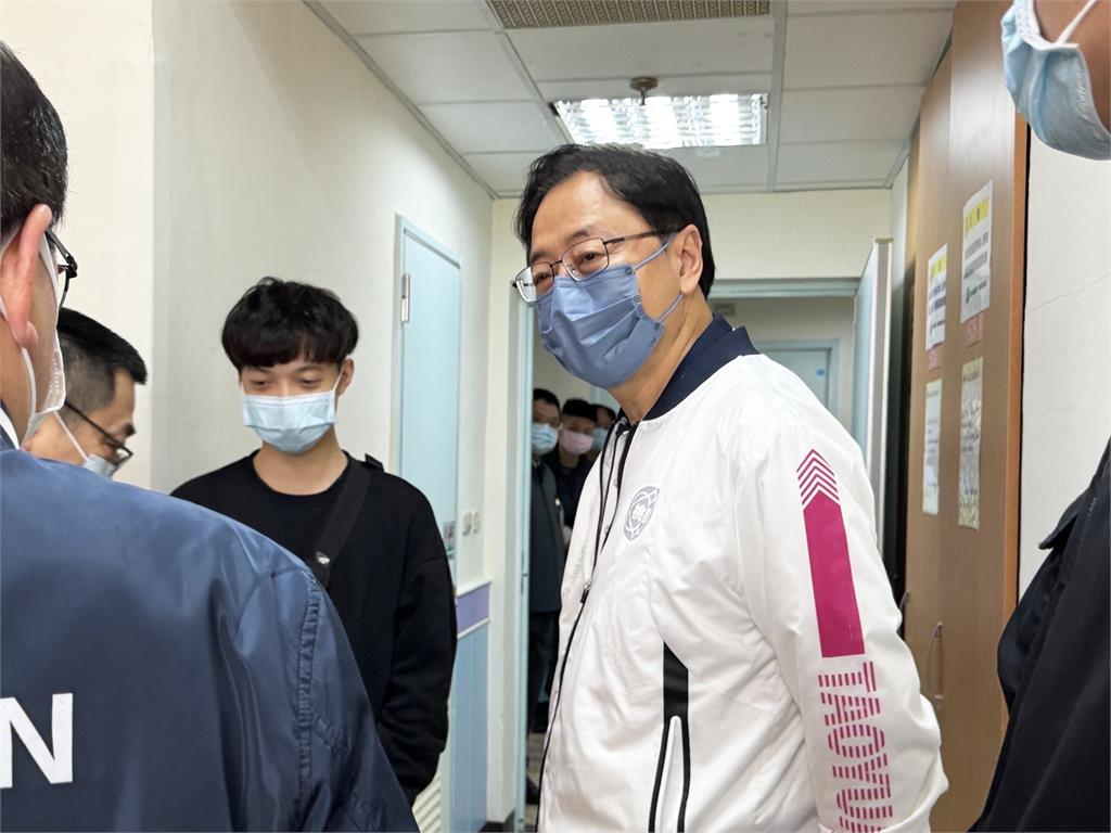 追捕拒檢嫌犯遭開車猛撞　桃園勇警骨折送醫開刀