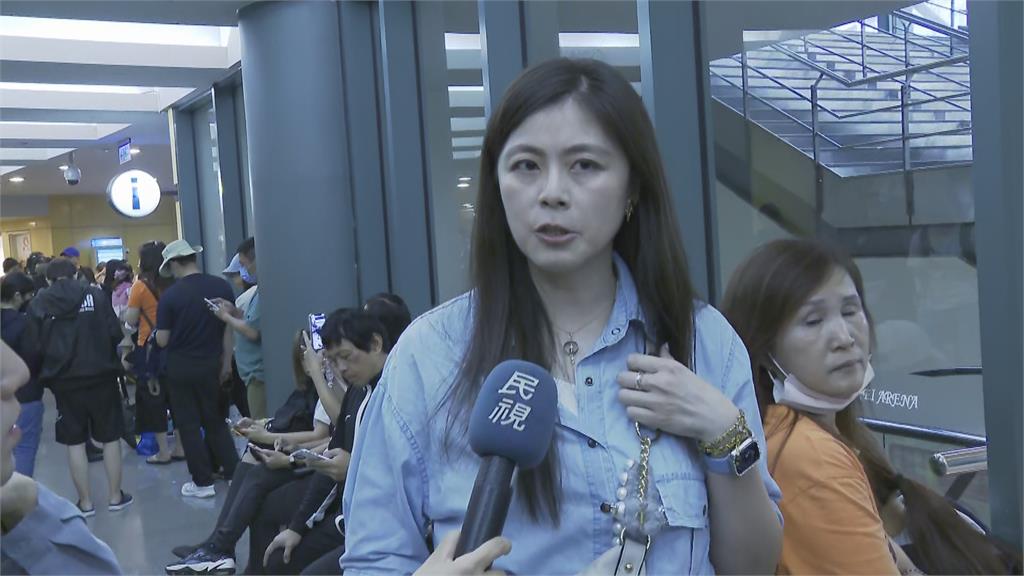 快新聞／兩眼有淚盈眶…劉德華演唱會突喊卡　她搶頭香轟：為什麼風雨最大時要我們回去