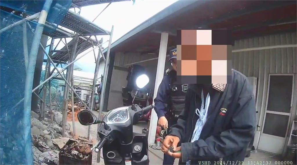 警好心提醒機車鑰匙沒拔　意外逮到偷車賊