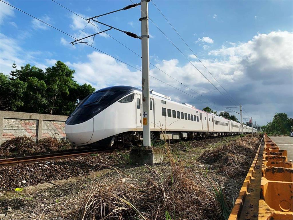 快新聞／台鐵EMU3000列車試運轉卡半路　急拉回花蓮機務段檢查「原因曝光」