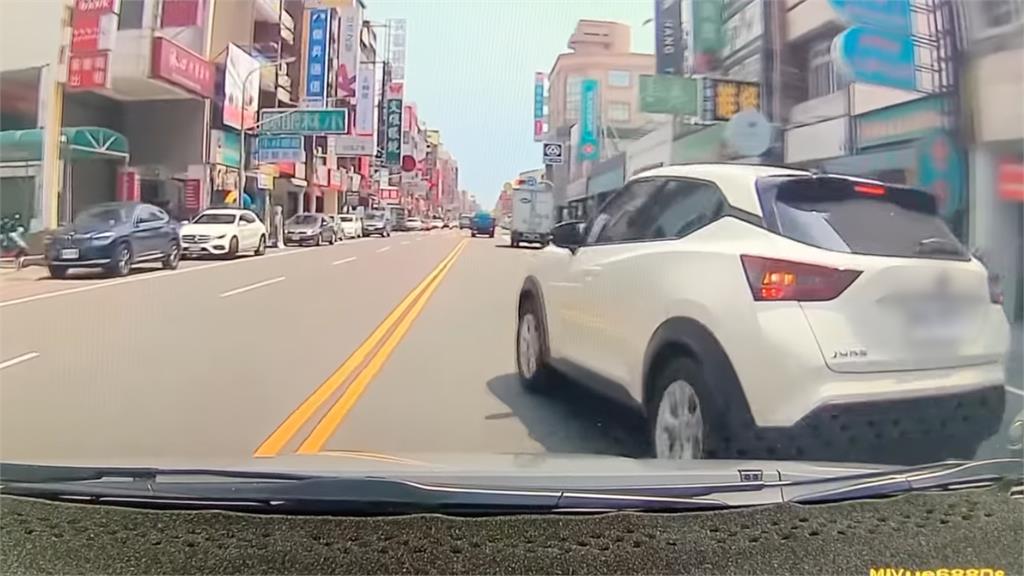 扯的不只特斯拉男！「白車猴」105秒急停鬼切畫面曝　網虧：又有親人過世？