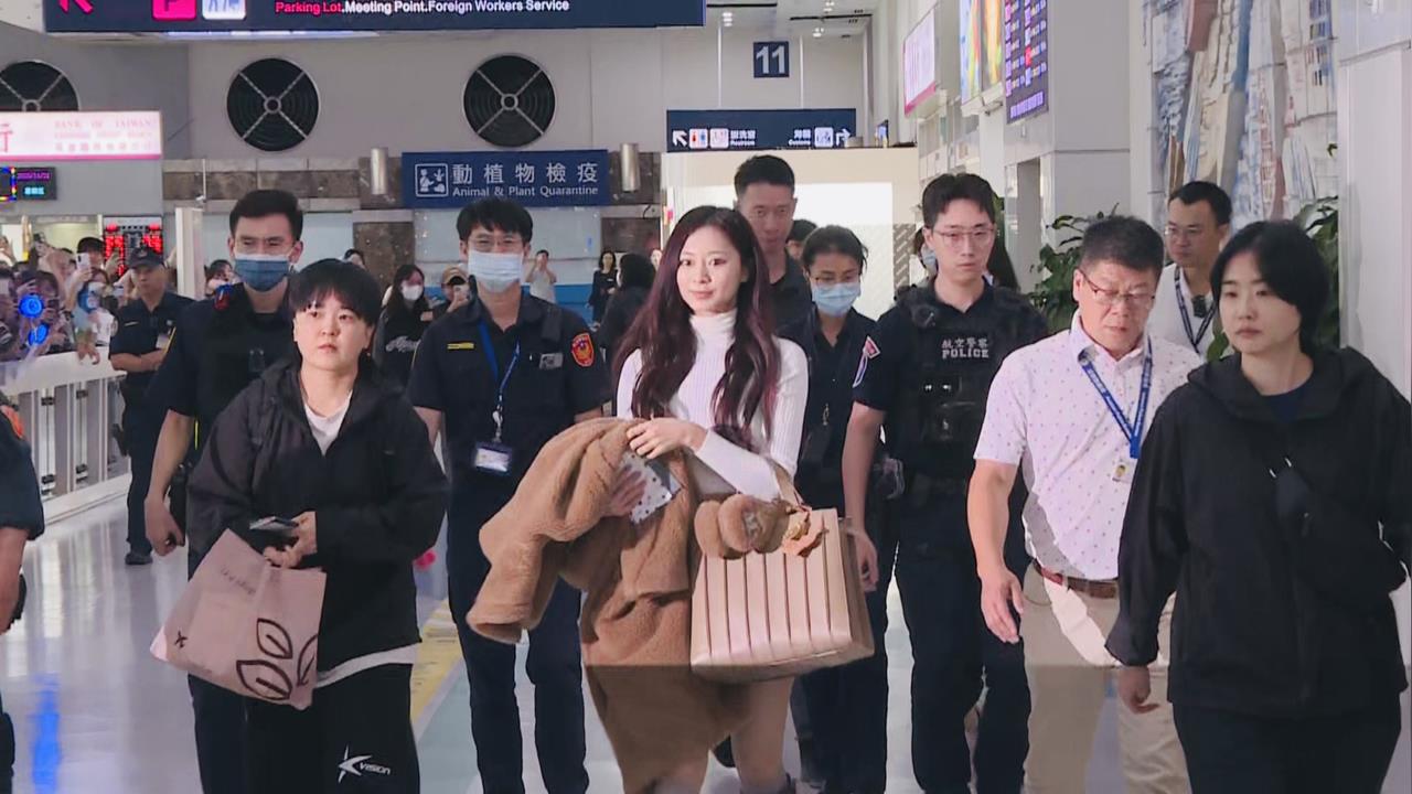 最新/粉絲暴動!周子瑜搭機飛抵高雄 仙氣逼人絕美畫面曝