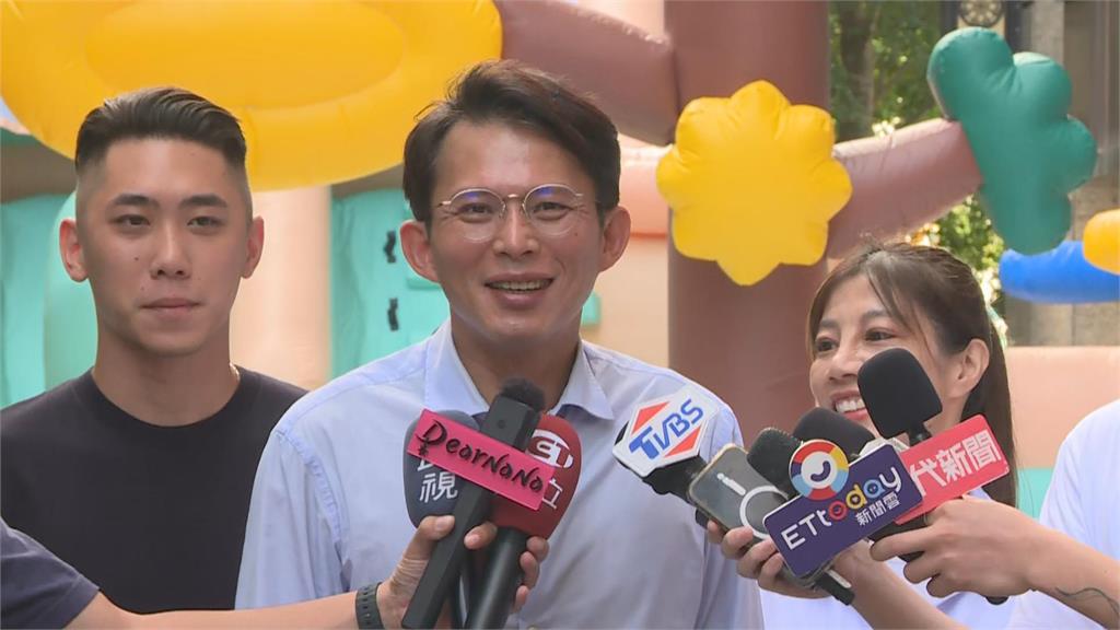 快新聞／韓點名！俊俏臉龐僅輸牛煦庭？　黃國昌笑回不敢當：過譽了