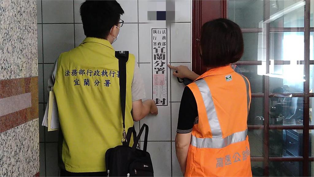 有錢開豪車沒錢繳罰單？　男累積上千筆罰單、稅單未繳　房產面臨查封