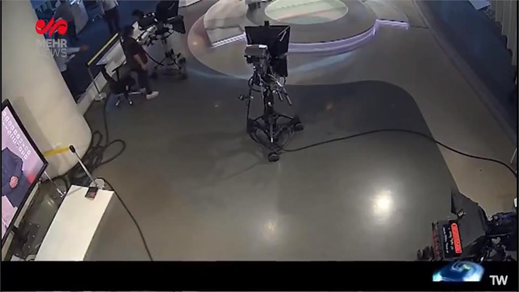 慘！以色列轟炸伊朗國營電視台　燒到只剩空殼