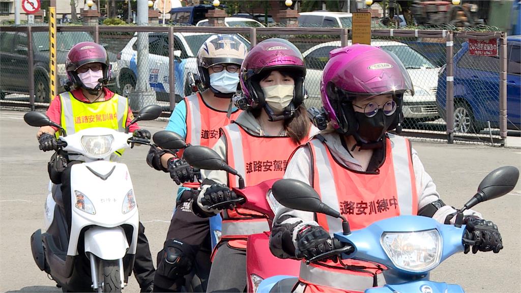 無照騎車釀禍問題多　鍾東錦提降普重機考照年齡為16歲
