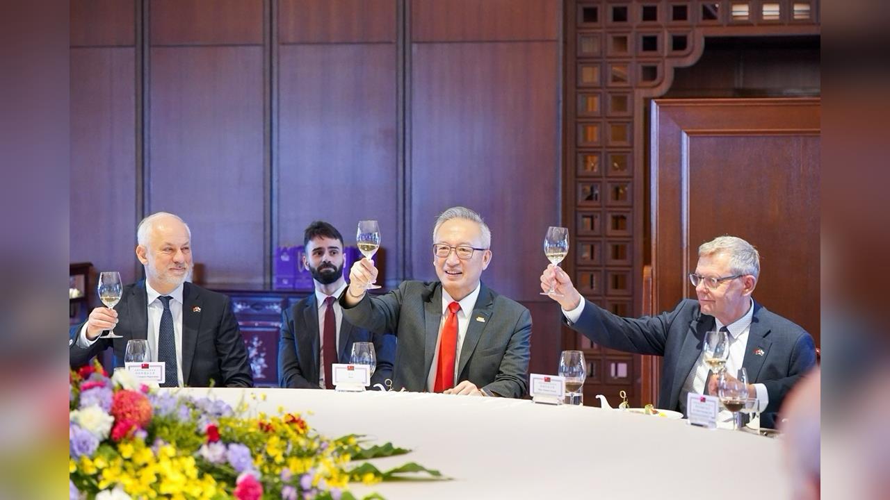 快新聞/中國外交封鎖又吃鱉!東歐1新興強國「議會組團訪台」畫面流出了
