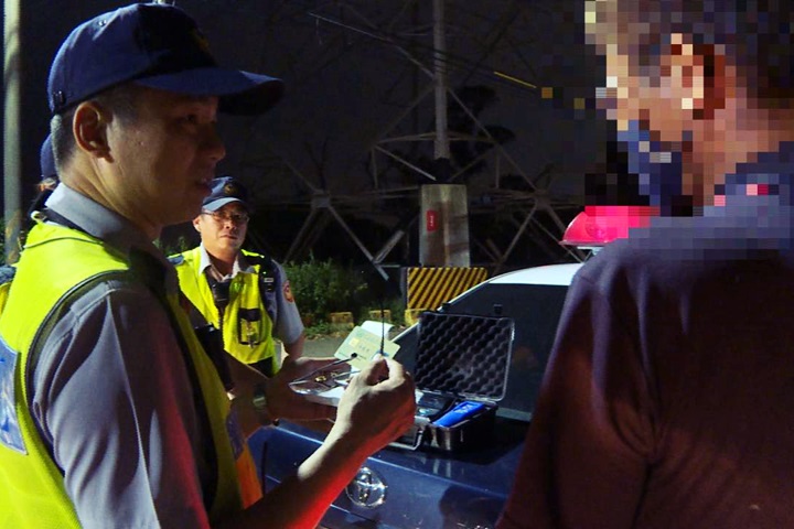 男買新車開心貪杯上路遭逮 酒測值0.26