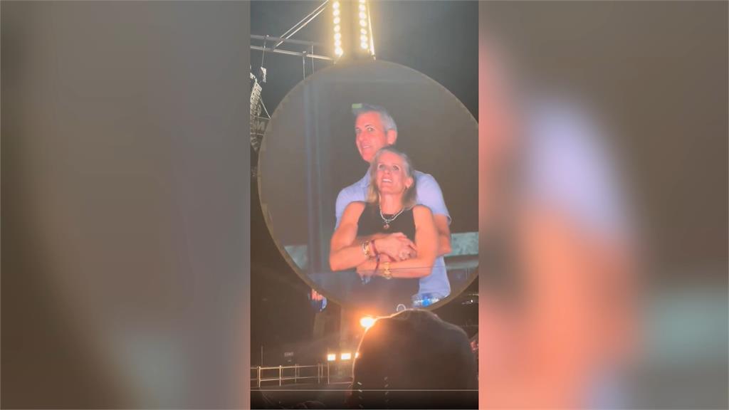 Coldplay演唱會變抓姦現場　已婚CEO偷情高階主管