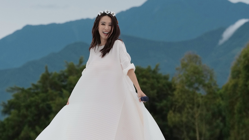 田馥甄巡演巧碰丹娜絲! 無畏風雨照開唱 她揭「演出奇蹟」:謝謝天公伯