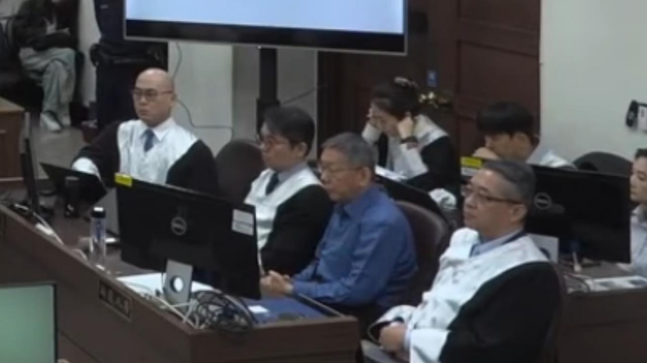 柯文哲2律師爭議被起底？四叉貓PO圖爆「涉性騷、不倫人妻」：上班想別人胸部