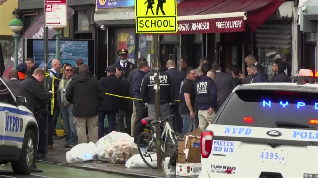 快新聞／紐約布魯克林地鐵站傳槍擊　13人受傷急送醫「至少5人中彈」
