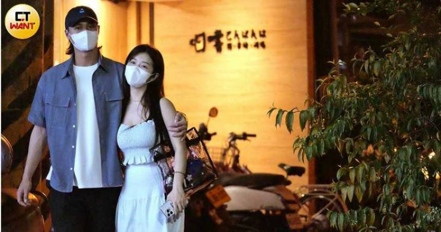 林佳緯致命接球失誤!遭酸「大球接多小球不會接」 啦啦隊女友回應了